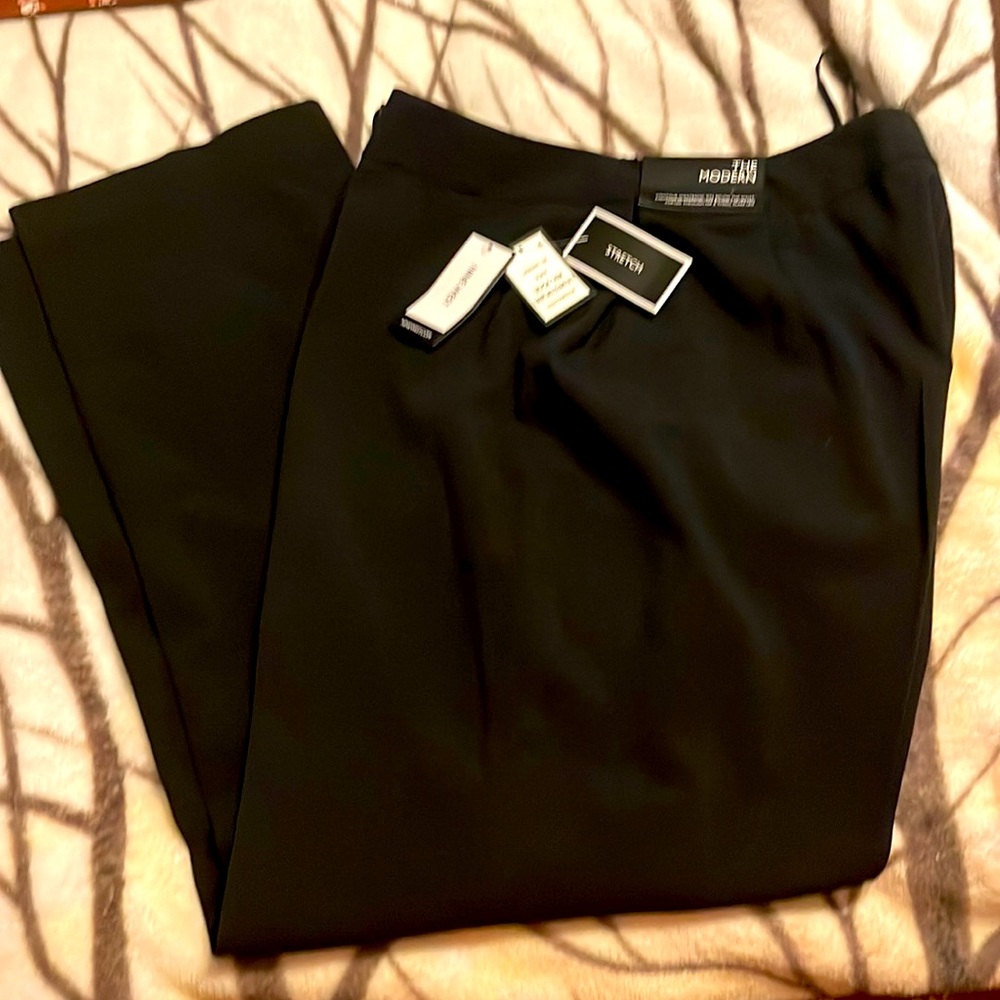 NWT - size 14W. Nine West black pants.